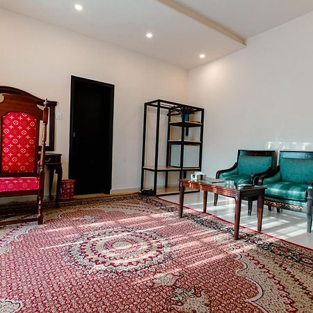 Vip House Peshawar Hotell Exteriör bild