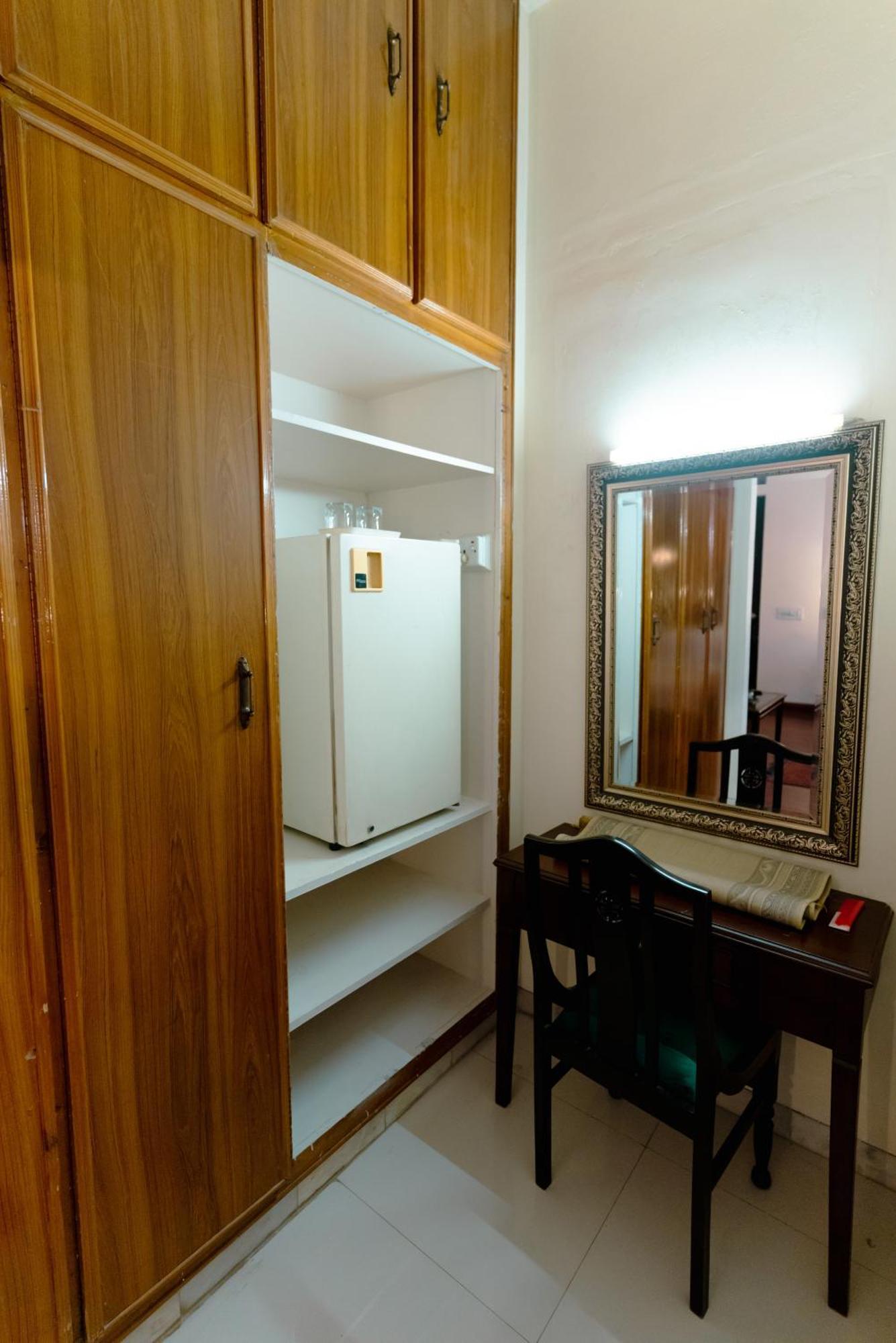 Vip House Peshawar Hotell Exteriör bild
