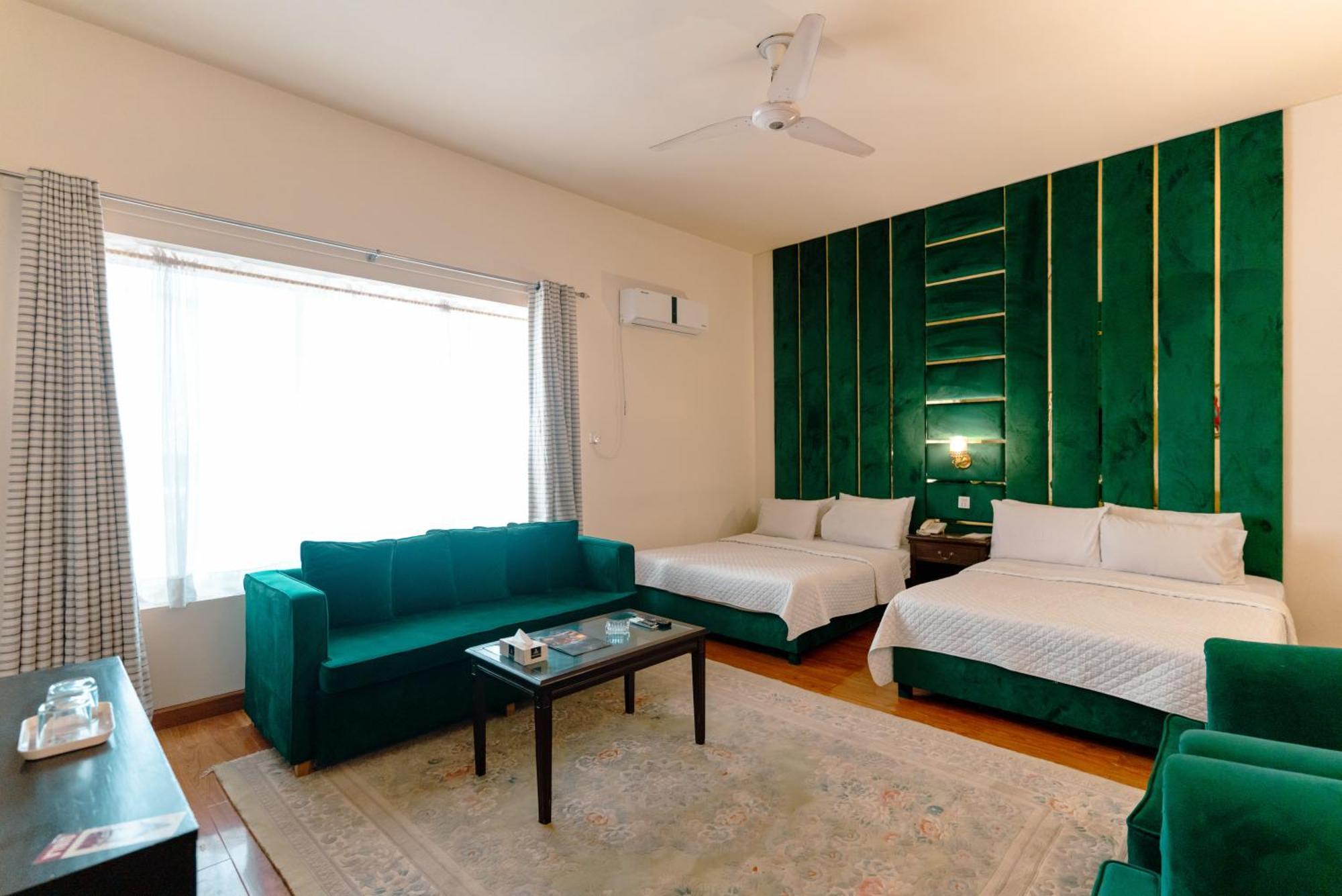 Vip House Peshawar Hotell Exteriör bild