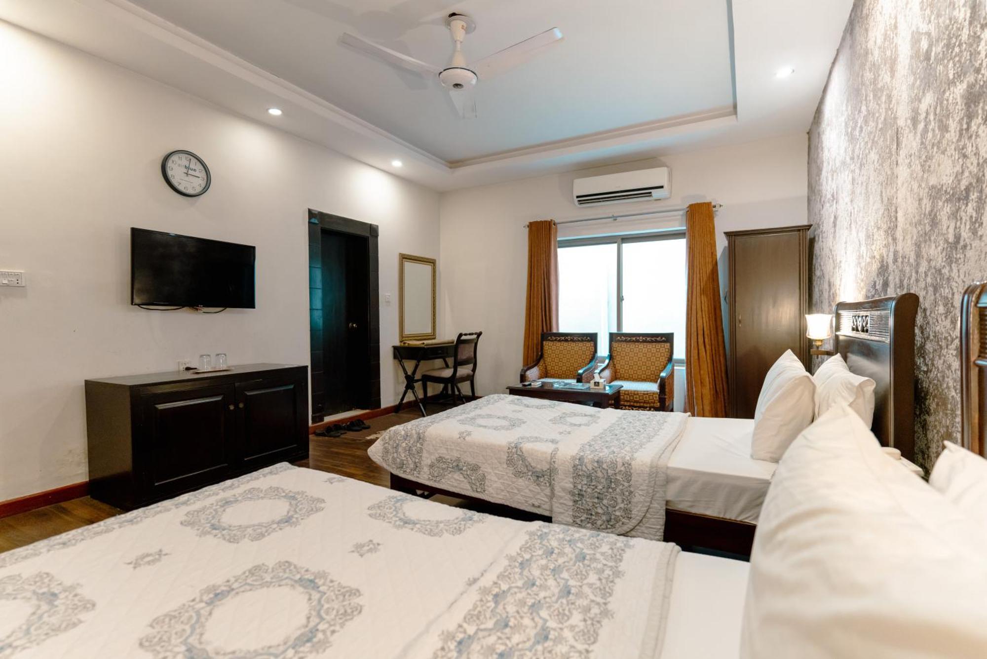 Vip House Peshawar Hotell Exteriör bild