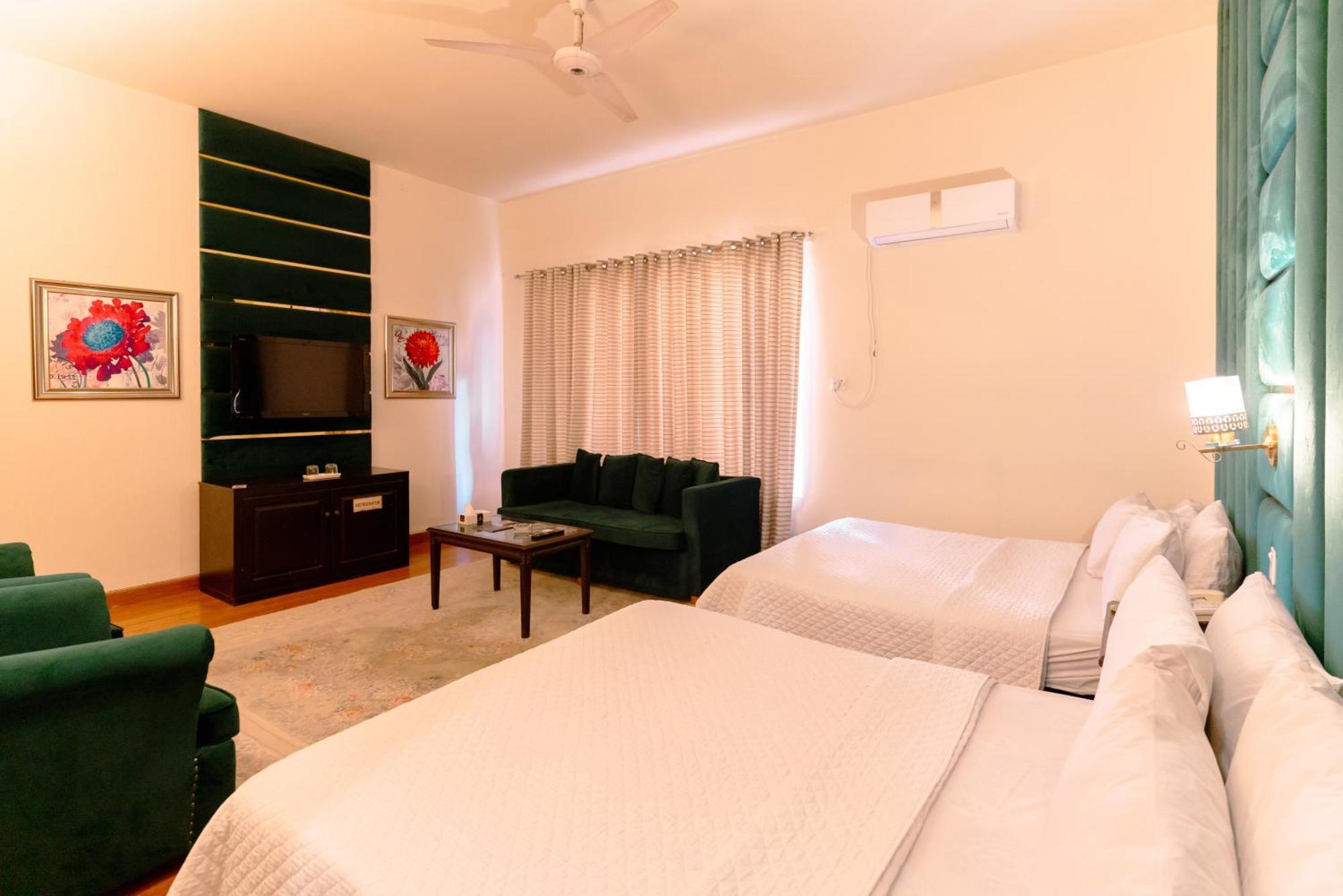 Vip House Peshawar Hotell Exteriör bild