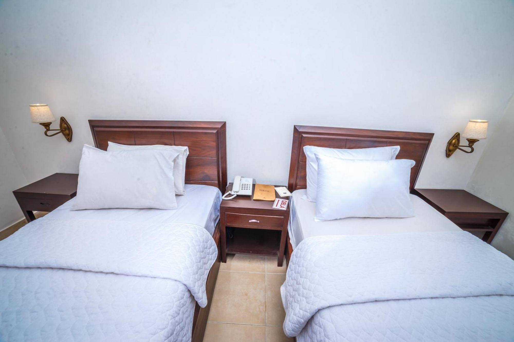 Vip House Peshawar Hotell Exteriör bild