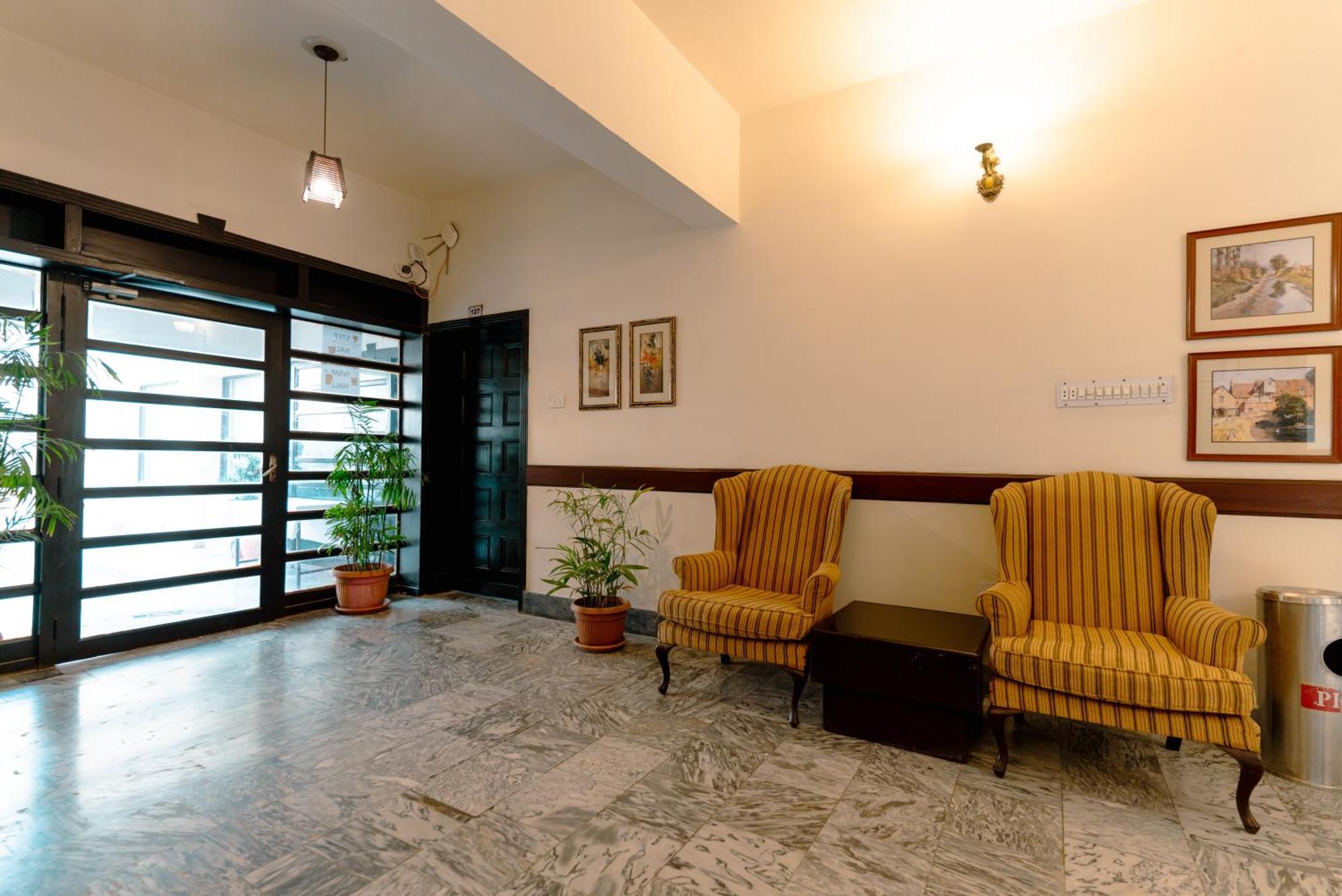 Vip House Peshawar Hotell Exteriör bild