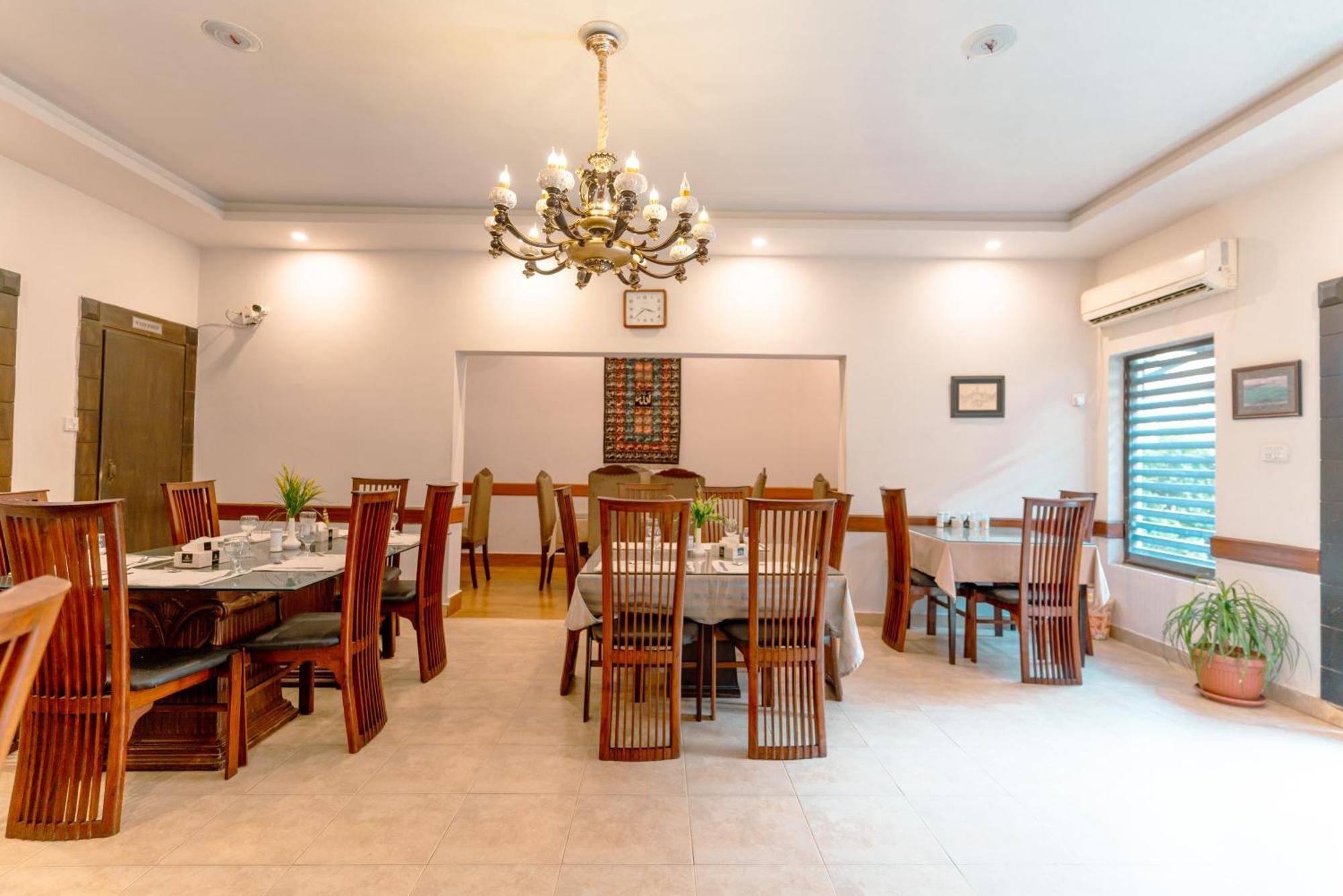 Vip House Peshawar Hotell Exteriör bild