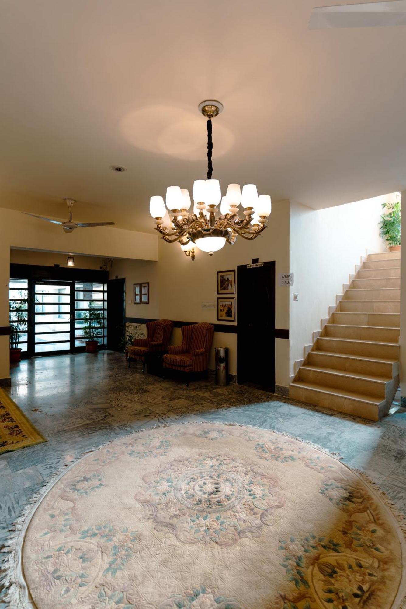Vip House Peshawar Hotell Exteriör bild