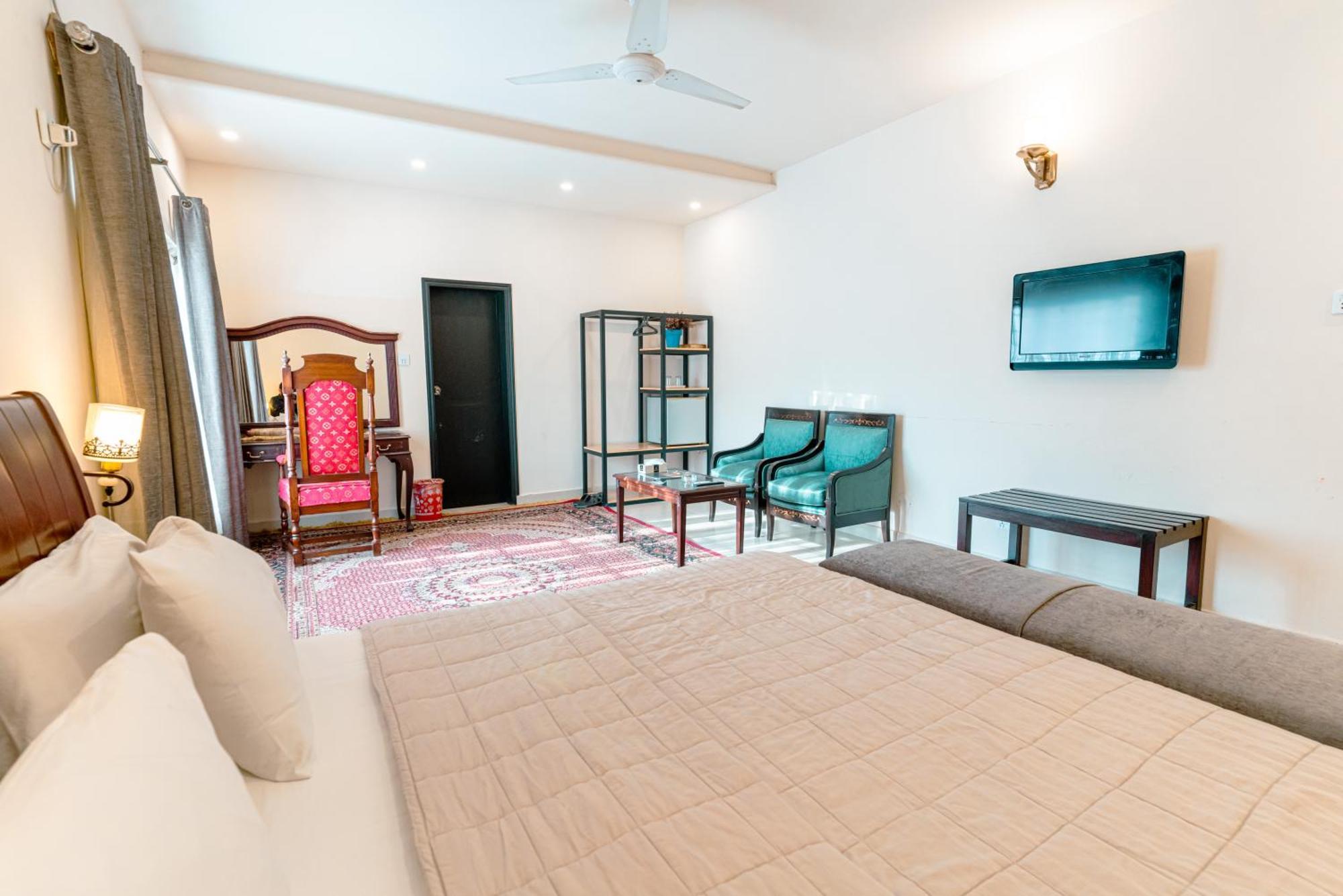 Vip House Peshawar Hotell Exteriör bild