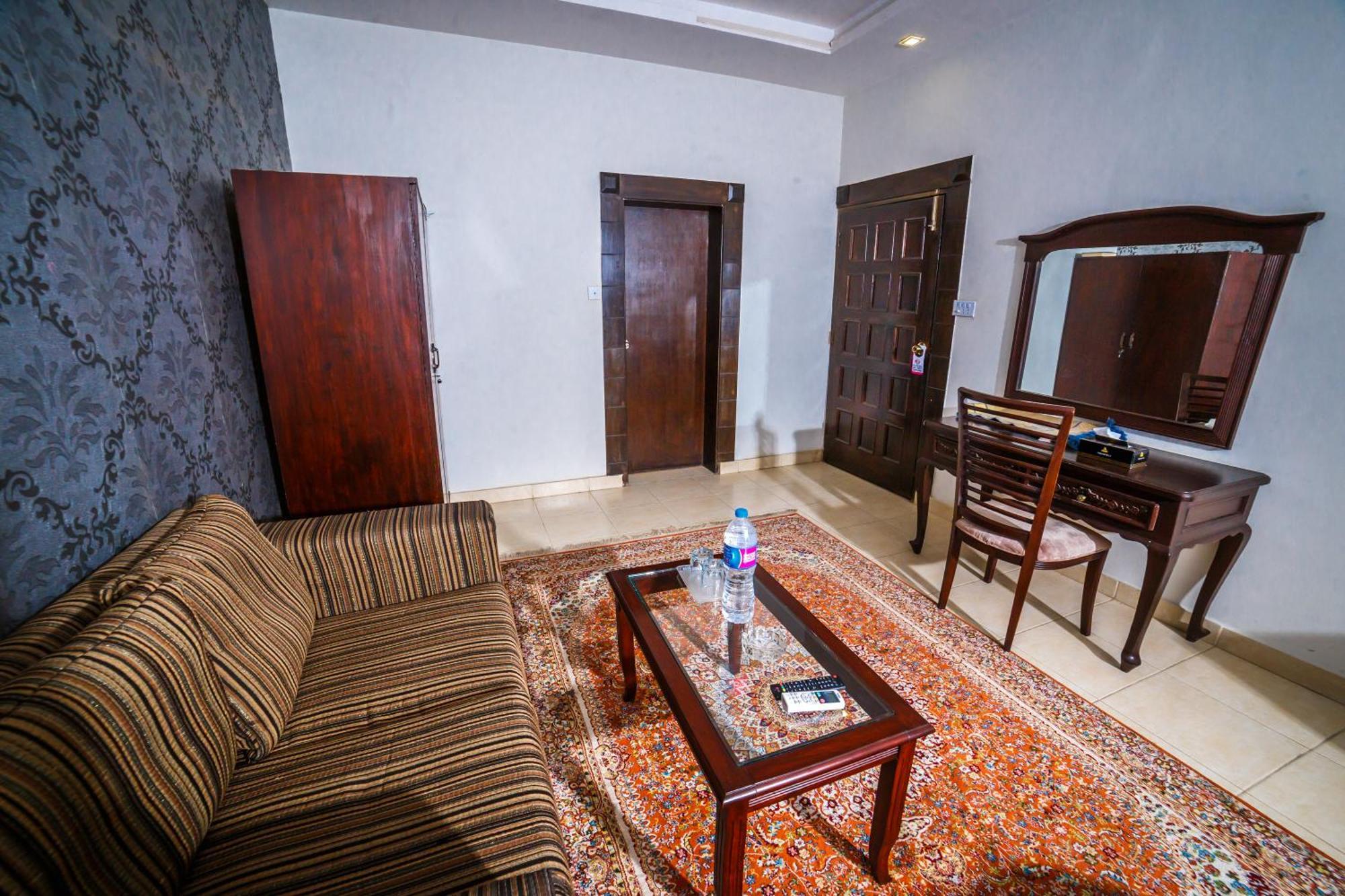 Vip House Peshawar Hotell Exteriör bild